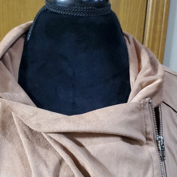 Blank NYC rose pink soft sueded cross zip moto crop jacket cowl neck - Picture 3 of 7